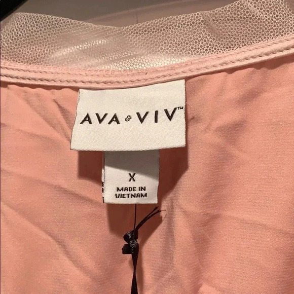 Ava Viv Women’s Pink Top Satin Ruched Back V-Neck New - Picture 5 of 8